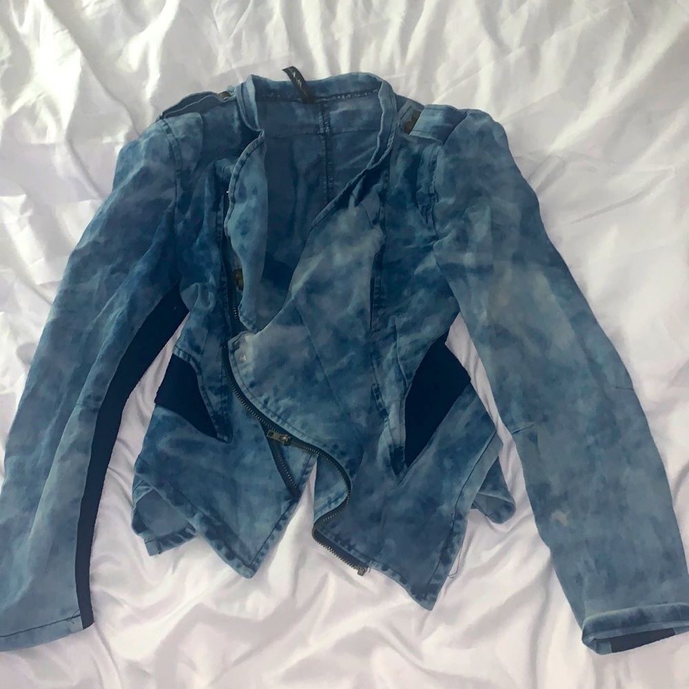 Fabulous denim jacket perfect for fall or winter. Ready for you now